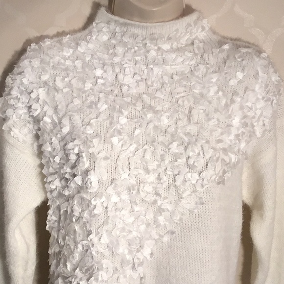 SIMPLY COUTURE FLORAL SWEATER - Picture 3 of 8